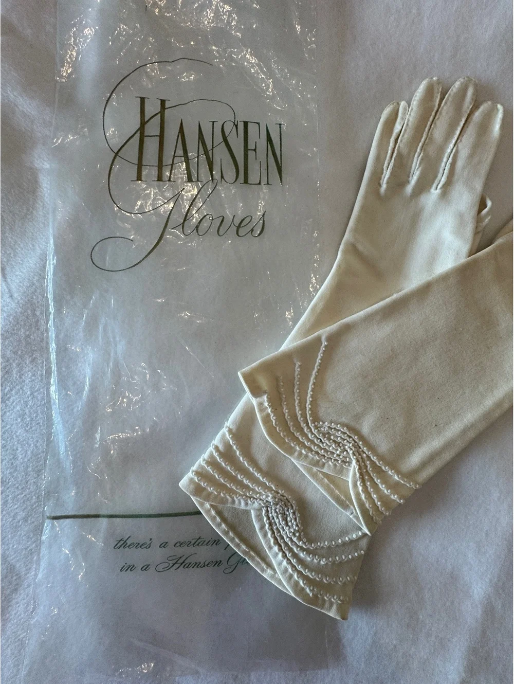 Vintage Ladies Gloves Set of 2 in Creamy Ivory size 6